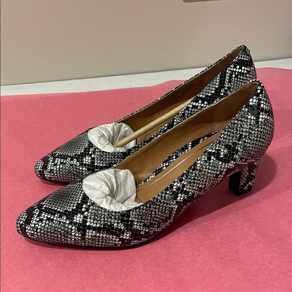 Vionic Mia Snake Black, grey & white Snakeskin Heels, size 6 Wide NEW - Picture 6 of 10